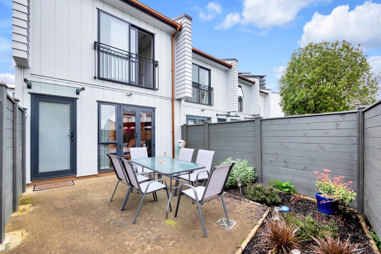 Greenwich Townhouse With Parking And Air-Con Auckland Luaran gambar