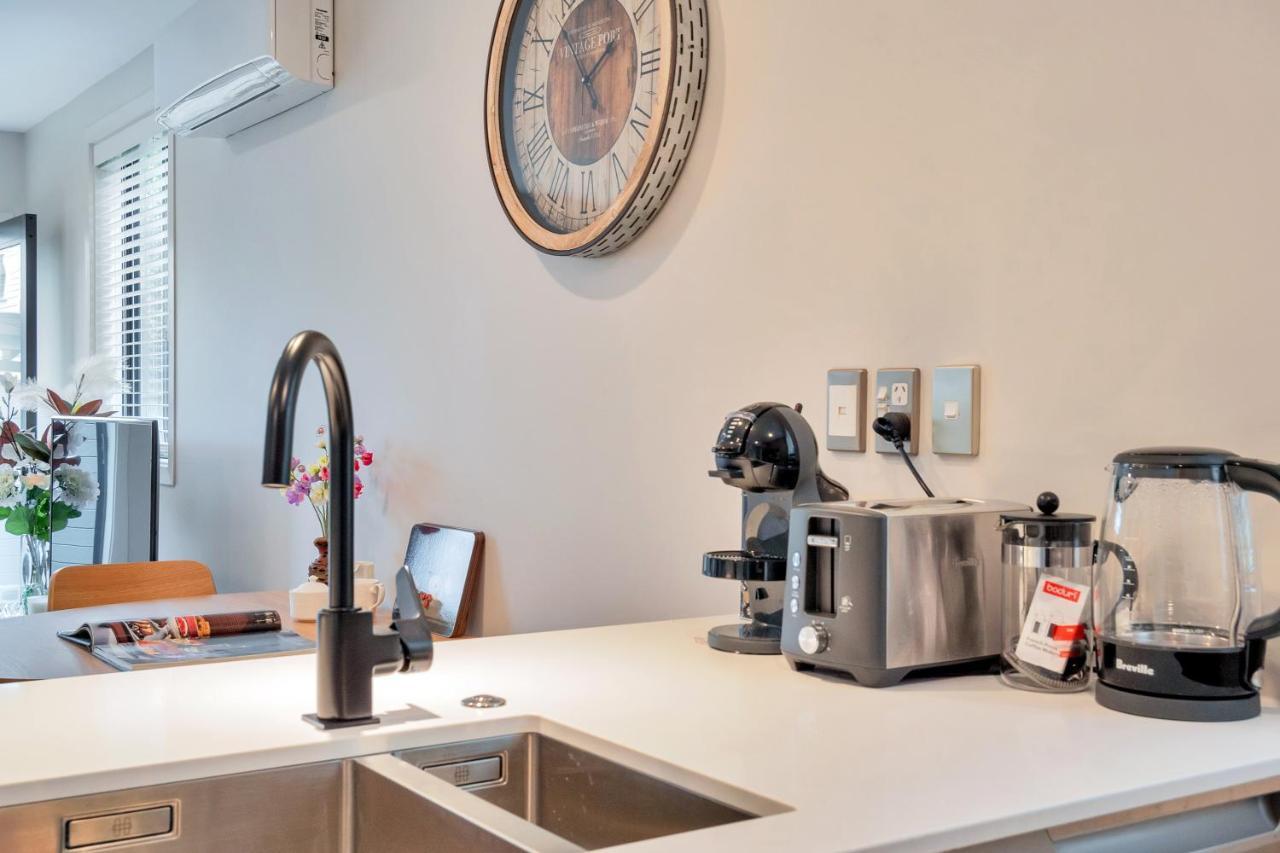 Greenwich Townhouse With Parking And Air-Con Auckland Luaran gambar