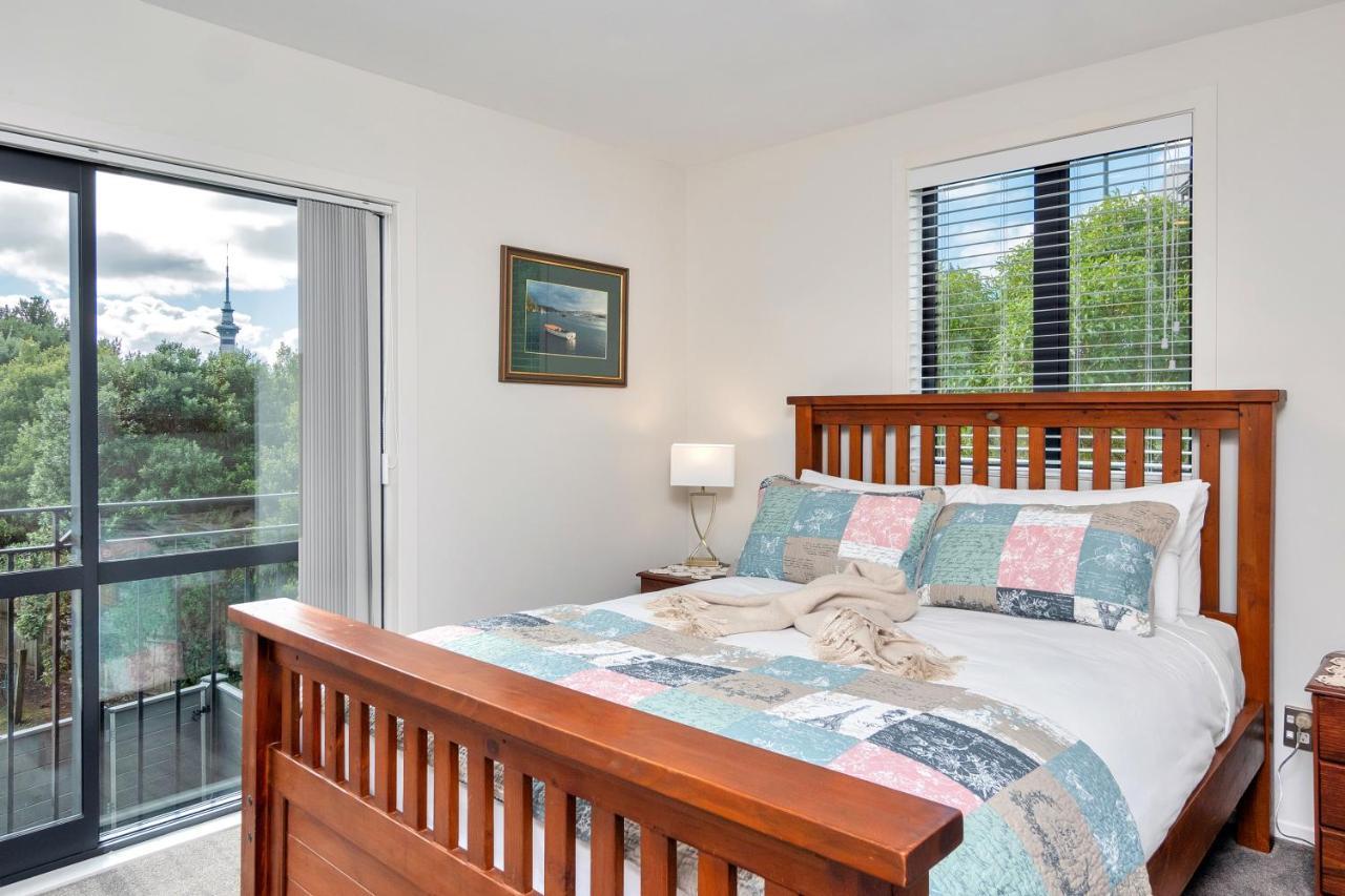 Greenwich Townhouse With Parking And Air-Con Auckland Luaran gambar