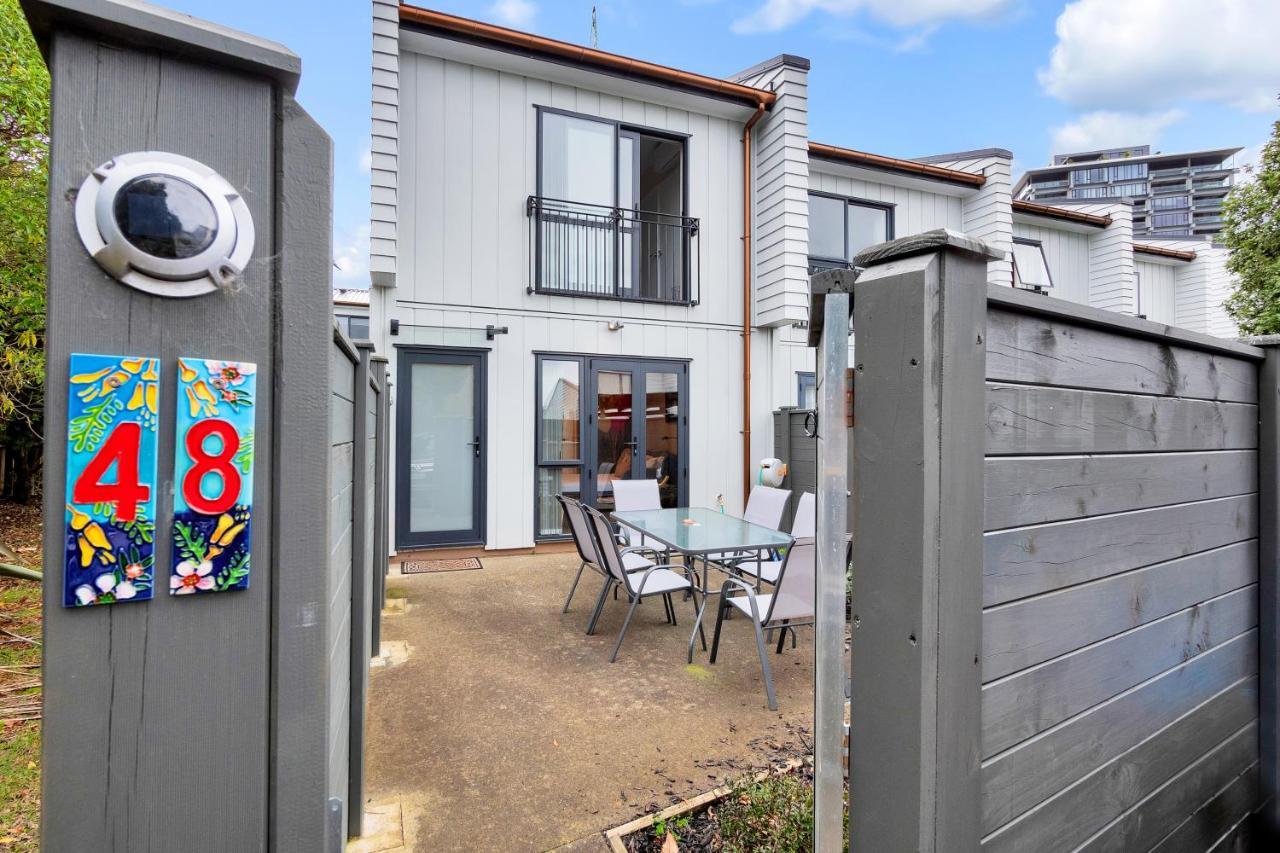 Greenwich Townhouse With Parking And Air-Con Auckland Luaran gambar