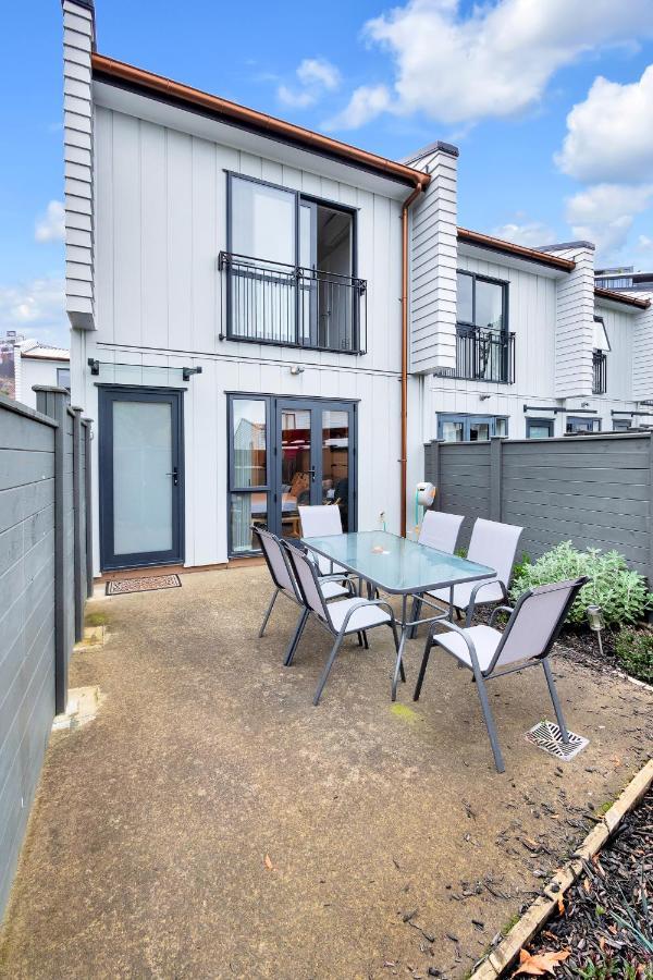 Greenwich Townhouse With Parking And Air-Con Auckland Luaran gambar