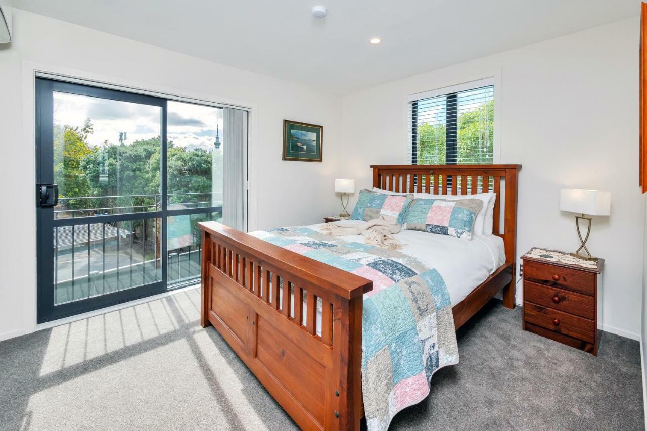 Greenwich Townhouse With Parking And Air-Con Auckland Luaran gambar