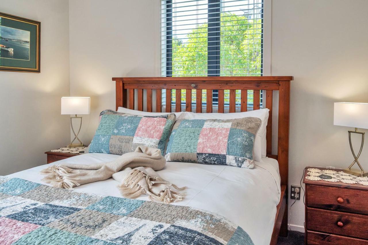 Greenwich Townhouse With Parking And Air-Con Auckland Luaran gambar
